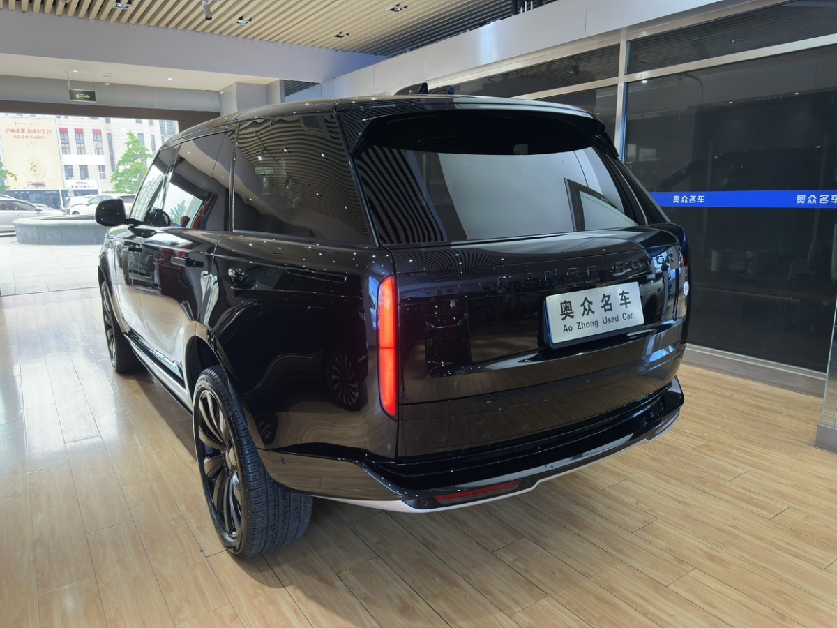 路虎 攬勝  2024款 3.0 L6 400PS 創(chuàng)世加長(zhǎng)版圖片