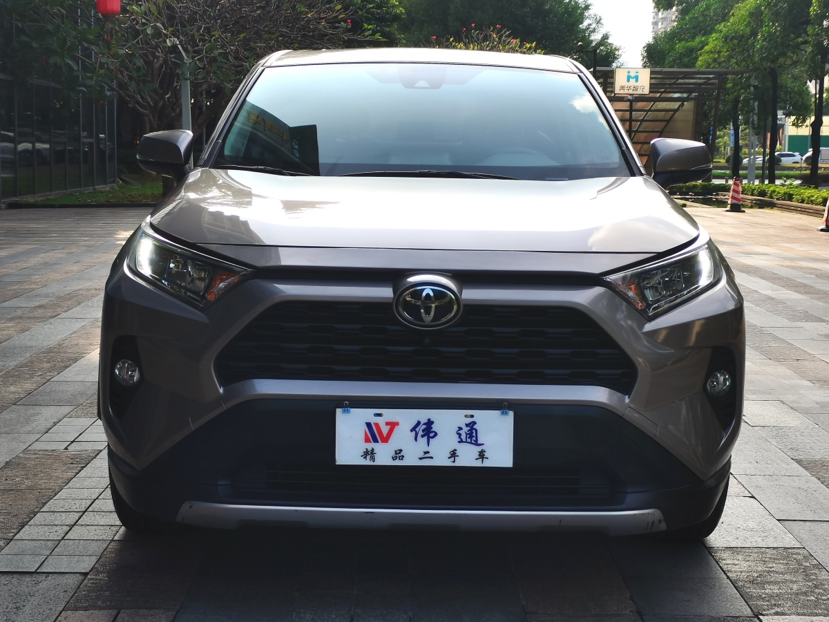 豐田 RAV4  2018款 榮放 2.0L CVT兩驅(qū)風尚版圖片