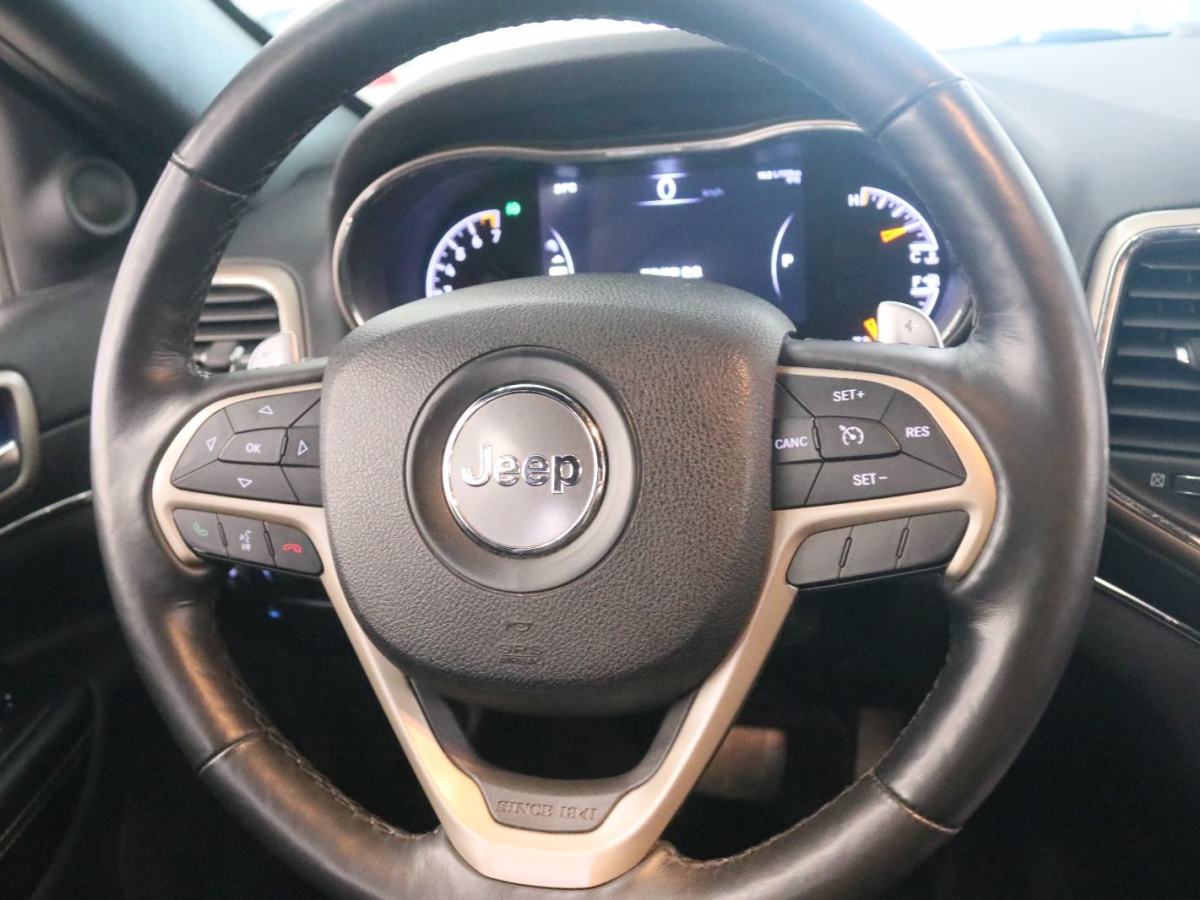 Jeep 大切諾基  2015款 3.0L 舒享導航版圖片