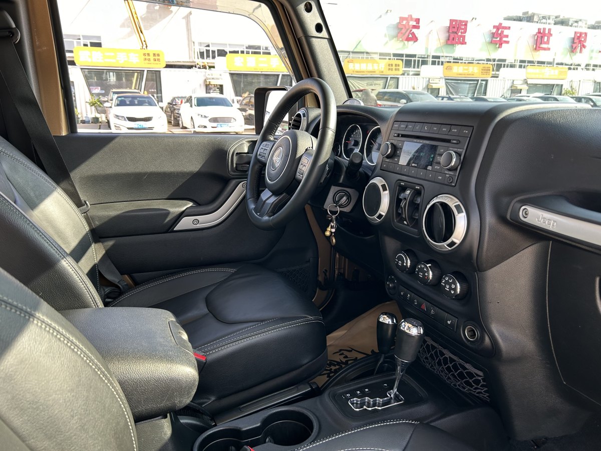 Jeep 牧馬人  2014款 3.0L Sahara 四門版圖片