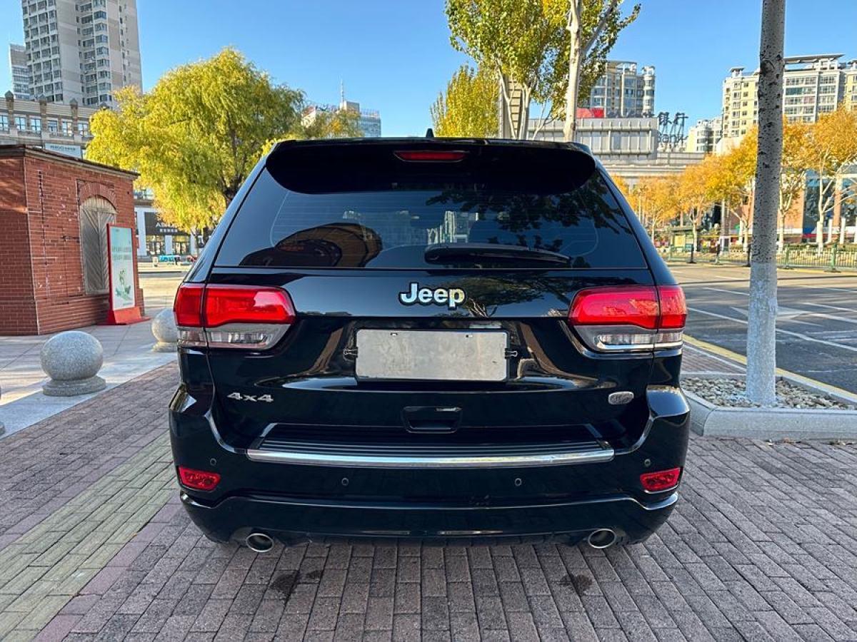 2017年6月Jeep 大切諾基  2017款 3.6L 豪華導(dǎo)航版