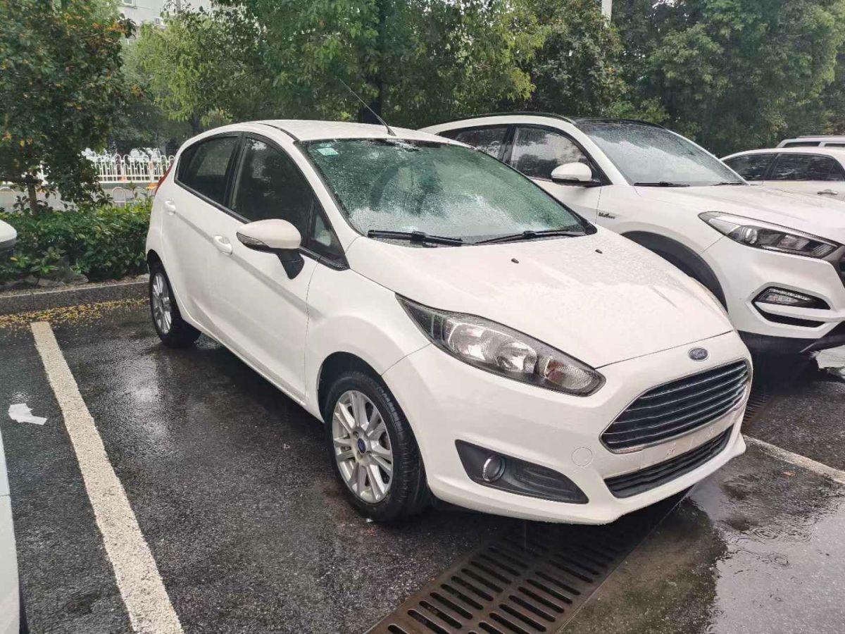 啟辰 R50  2013款 1.6L 北斗導(dǎo)航版圖片