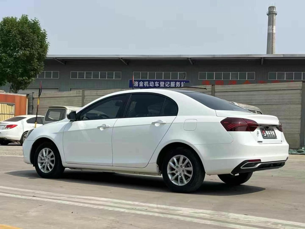 吉利 帝豪  2019款  領(lǐng)軍版 1.5L CVT向上互聯(lián)型 國VI圖片