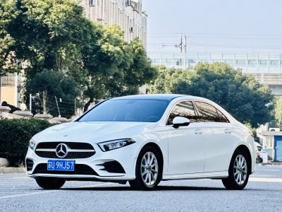 2020年9月 奔馳 奔馳A級(jí) 改款 A 200 L 運(yùn)動(dòng)轎車時(shí)尚型圖片