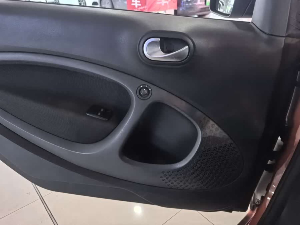 smart fortwo  2016款 0.9T 66千瓦硬頂先鋒版圖片
