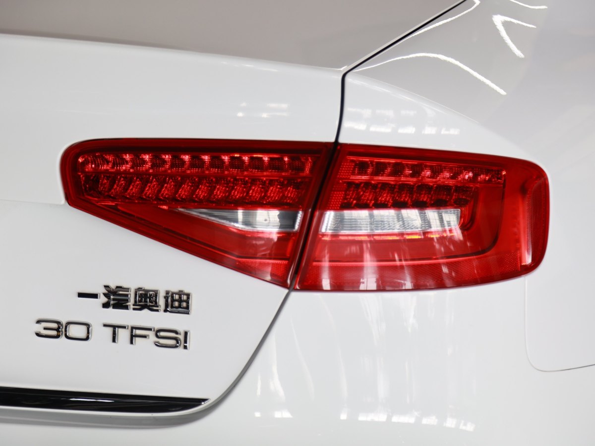 奧迪 奧迪A4L  2016款 30 TFSI 典藏版 自動舒適型圖片