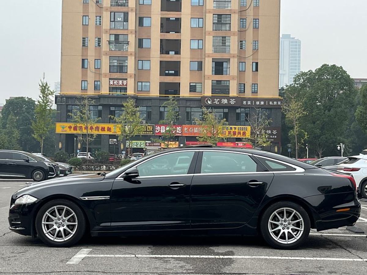 捷豹 XJ  2013款 XJL 2.0T 典雅商務(wù)版圖片