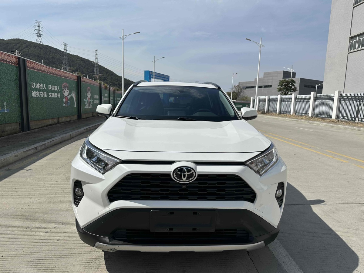 2020年7月豐田 RAV4  2018款 榮放 2.0L CVT兩驅(qū)風(fēng)尚版