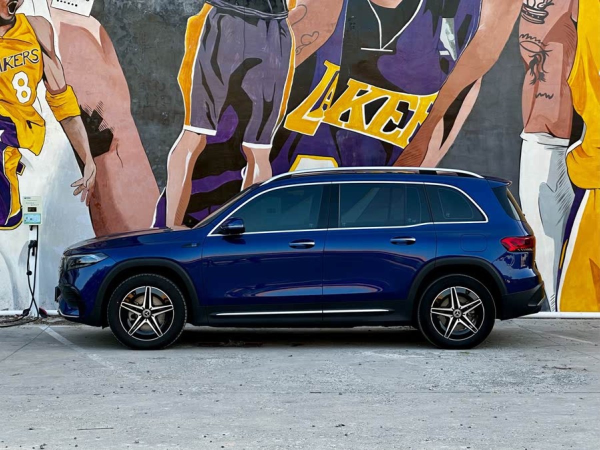 奔馳 奔馳EQB  2022款 EQB 350 4MATIC 首發(fā)特別版圖片