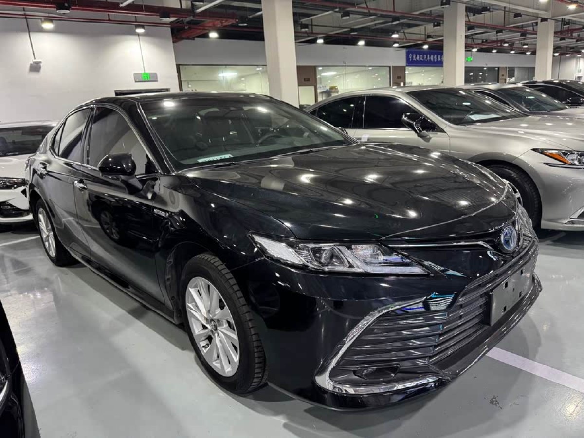 豐田 凱美瑞  2021款 雙擎 2.5HGVP 領(lǐng)先版圖片