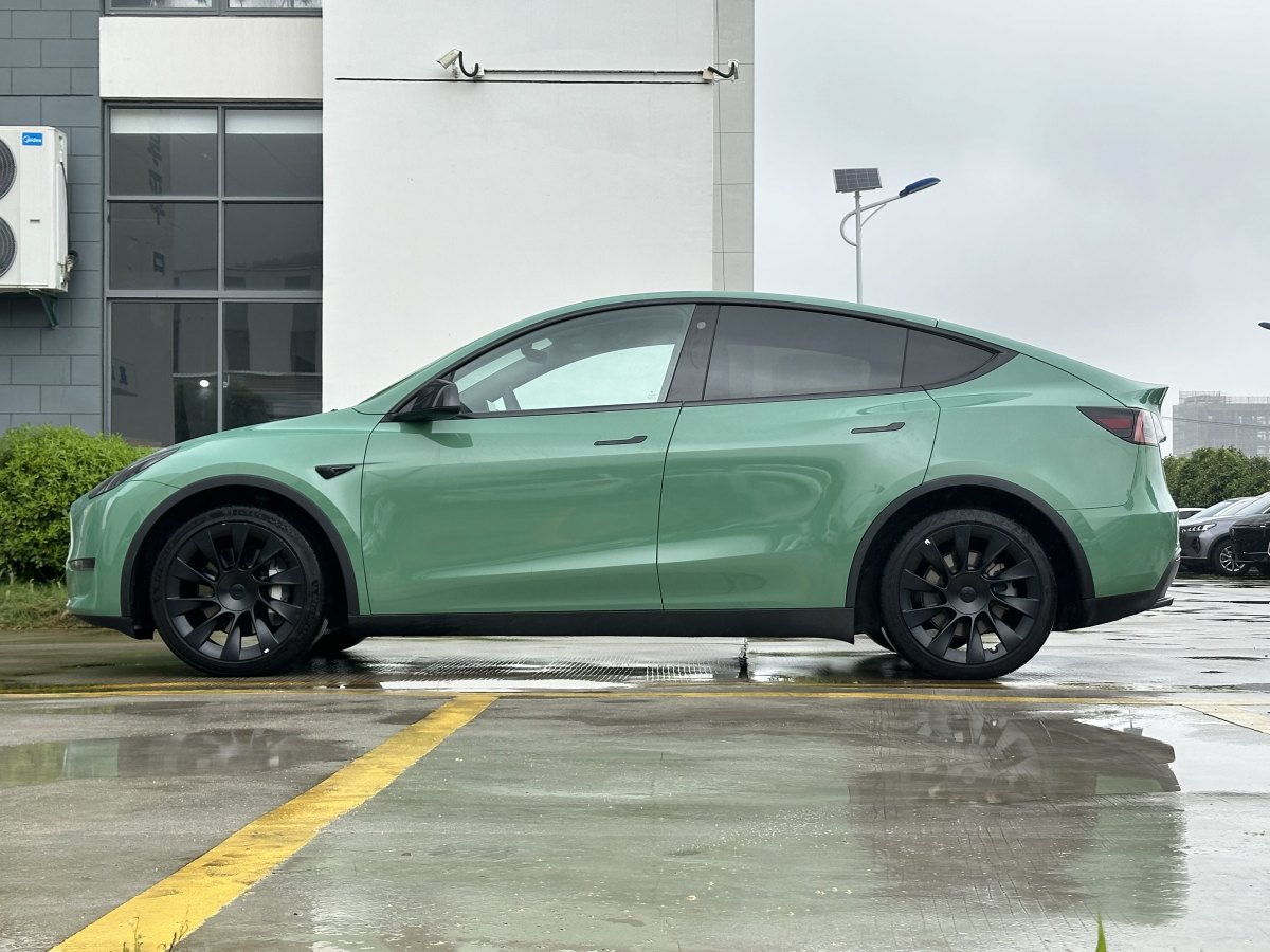 特斯拉 Model Y  2021款 改款 標(biāo)準(zhǔn)續(xù)航后驅(qū)升級版圖片