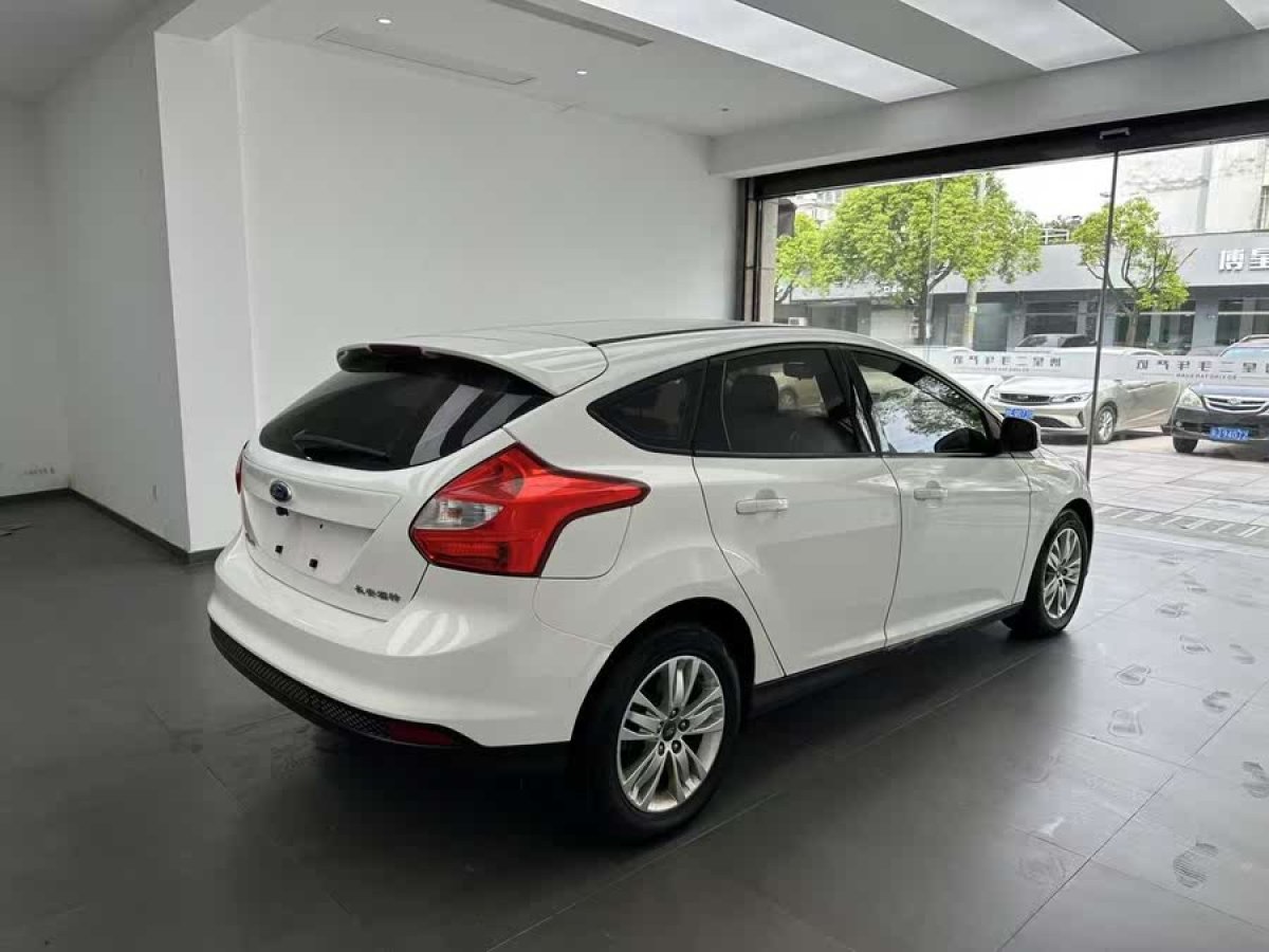 福特 ?？怂? 2012款 兩廂 1.6L 自動(dòng)舒適型圖片