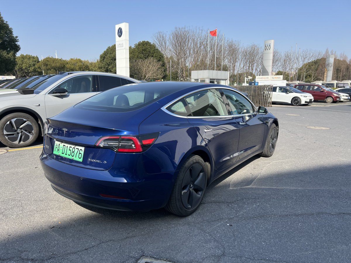 特斯拉 Model 3  2019款 標(biāo)準(zhǔn)續(xù)航后驅(qū)升級版圖片