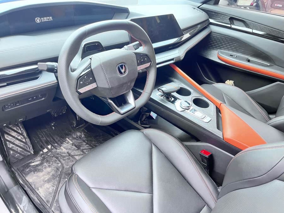 長安 長安UNI-V  2022款 1.5T 尊貴型圖片