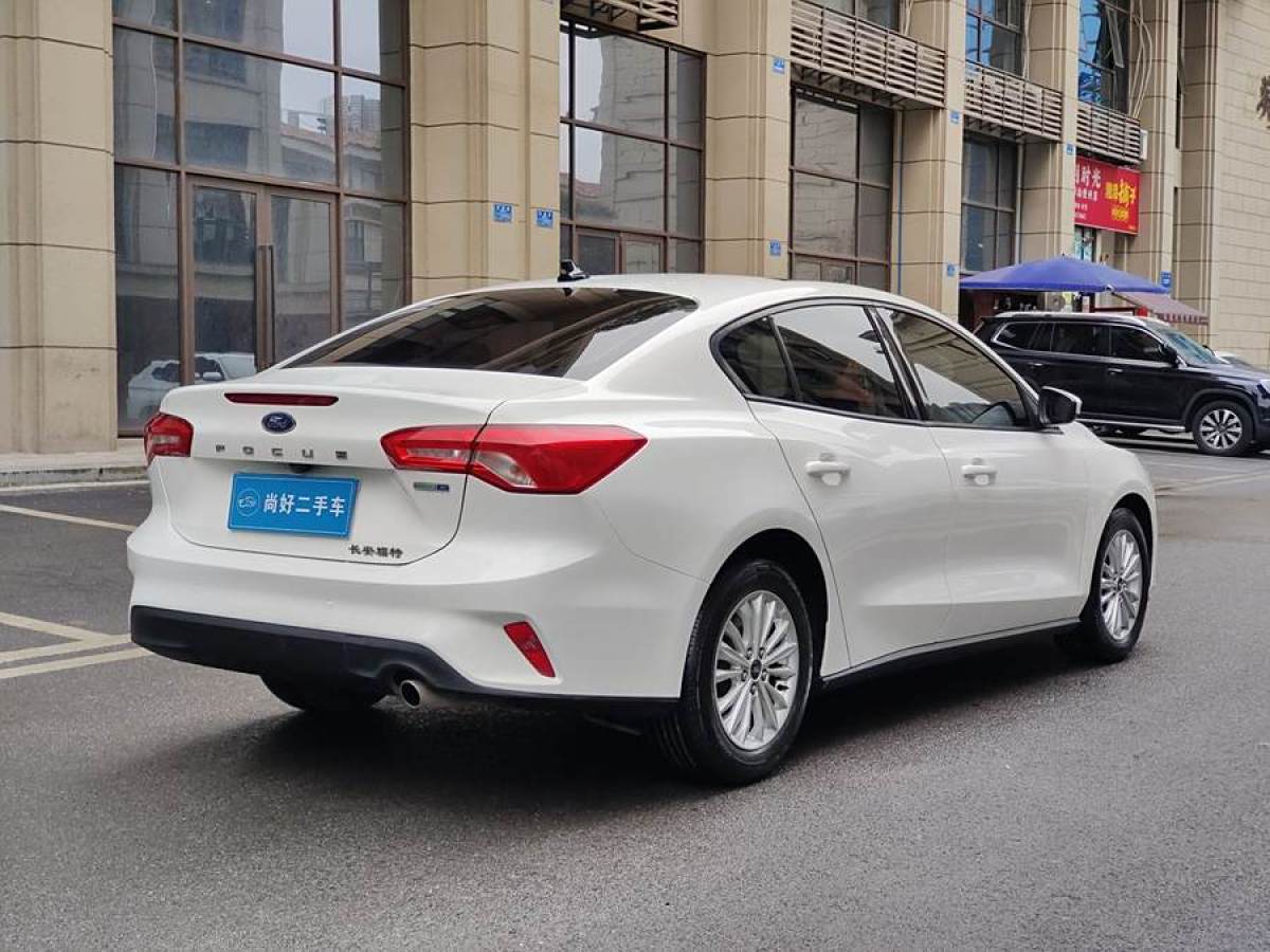 福特 ?？怂? 2019款 三廂 EcoBoost 180 自動(dòng)鋒潮型圖片