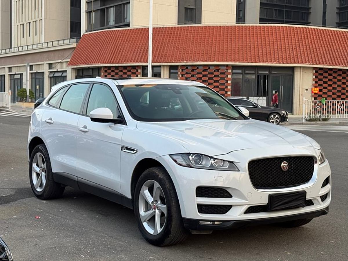 2016年7月捷豹 F-PACE  2016款 2.0T 兩驅(qū)都市尊享版