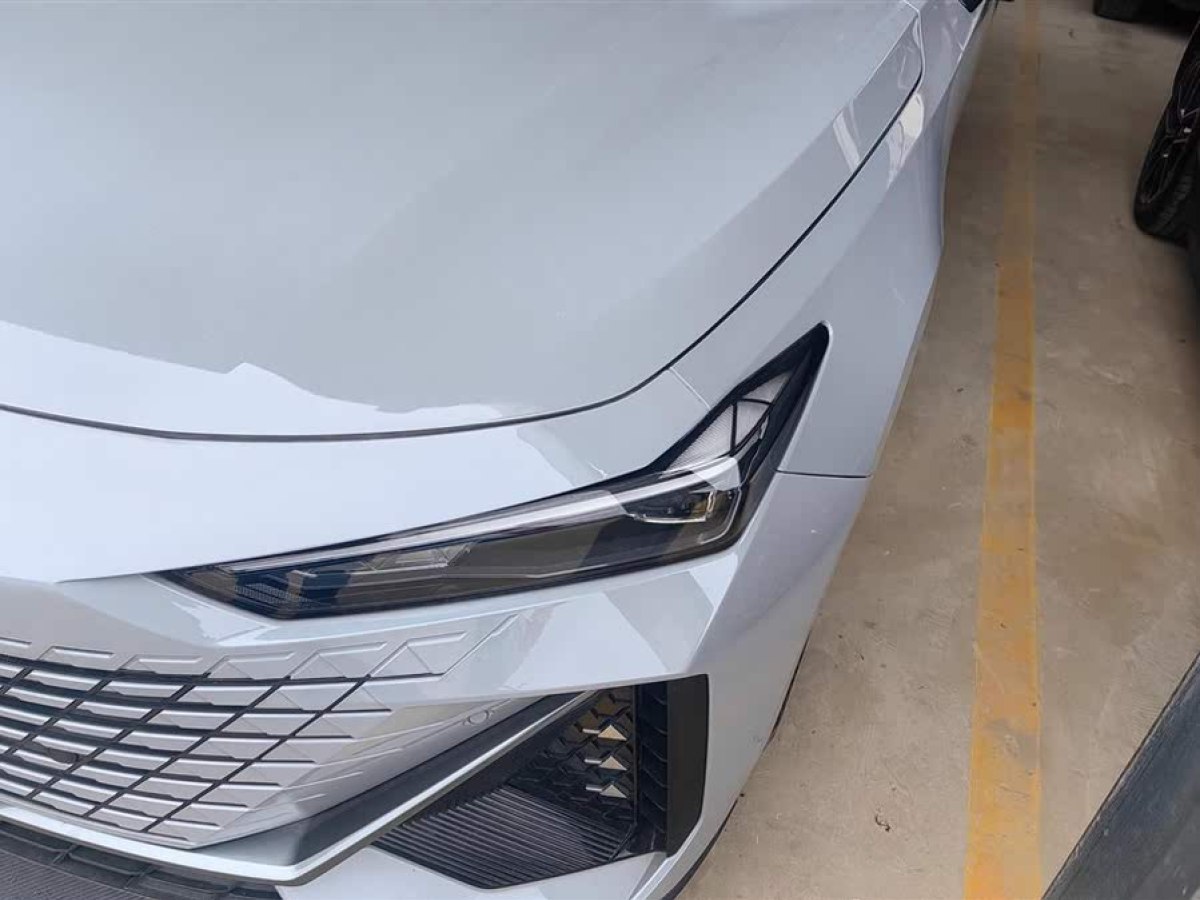 長安 長安UNI-V  2022款 1.5T 尊貴型圖片