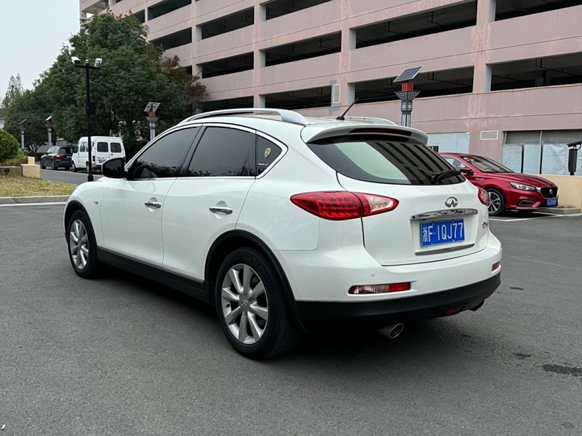 2014年8月英菲尼迪 QX50  2013款 2.5L 兩驅(qū)優(yōu)雅版