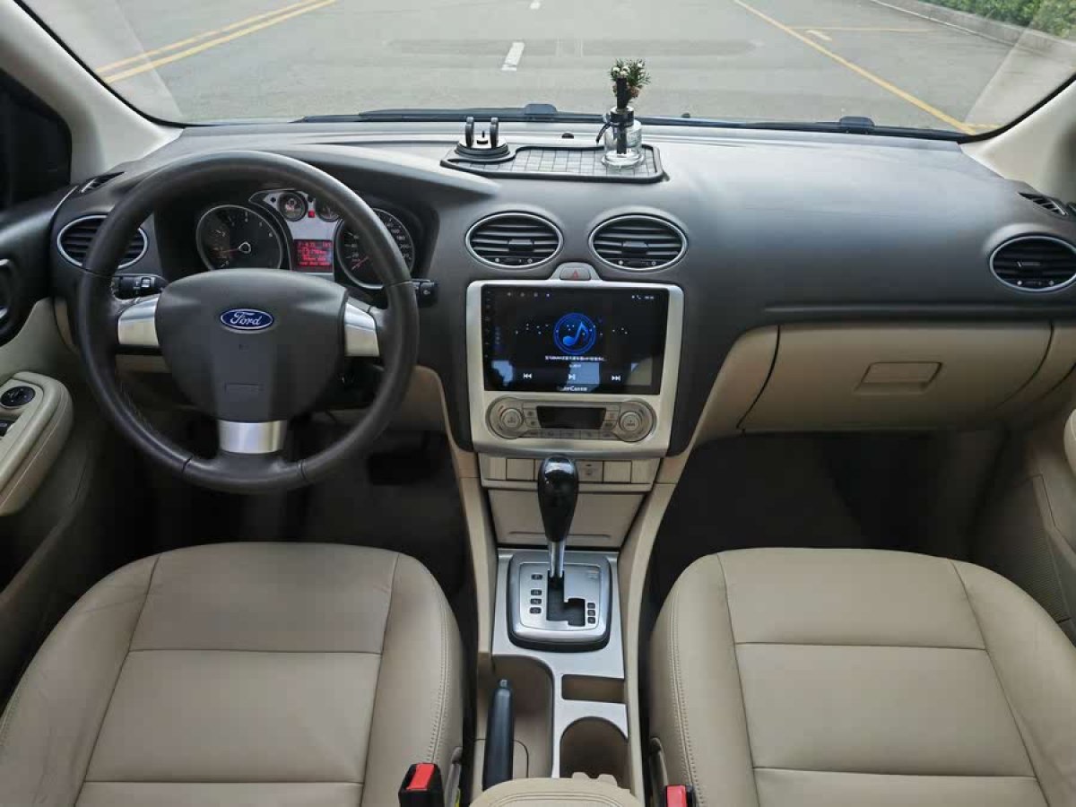 福特 ?？怂? 2013款 兩廂經(jīng)典 1.8L 自動時尚型圖片