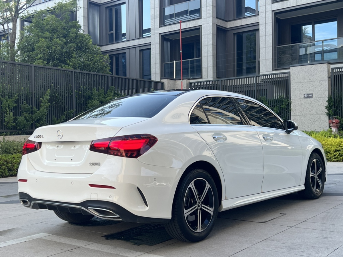 奔馳 奔馳A級(jí)  2024款 A 200 L 時(shí)尚型圖片