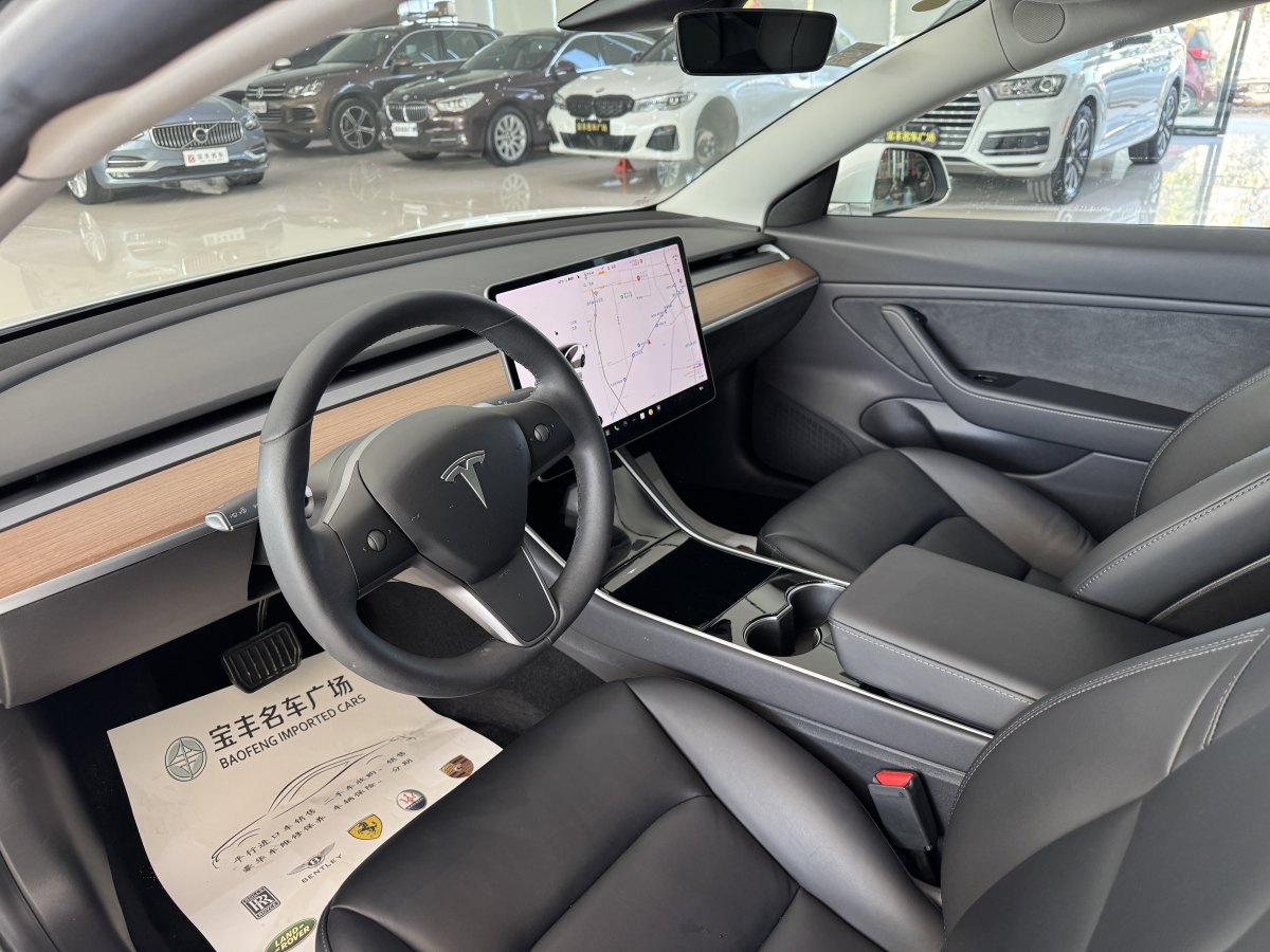 特斯拉 Model 3  2019款 標(biāo)準(zhǔn)續(xù)航后驅(qū)升級版圖片