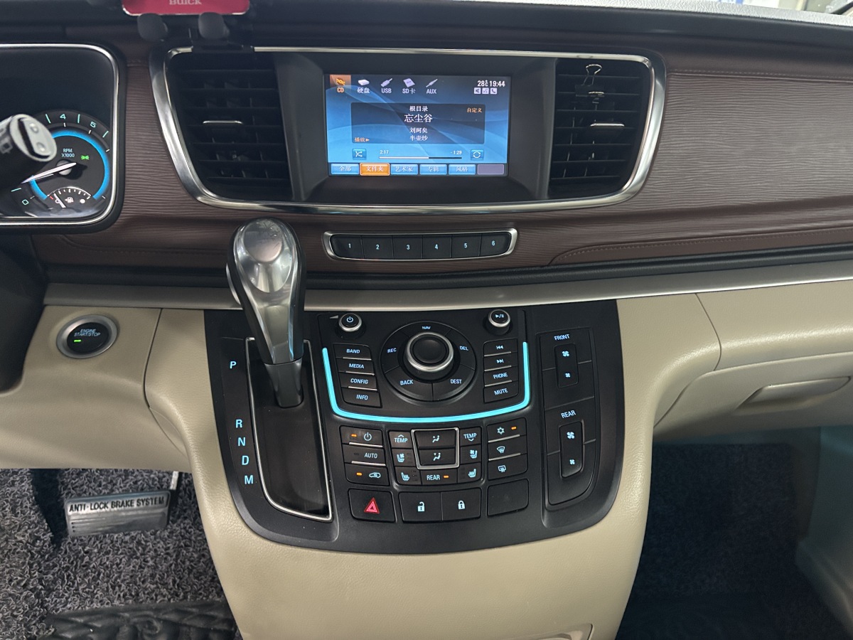 別克 GL8  2014款 3.0L XT豪華商務(wù)旗艦版圖片