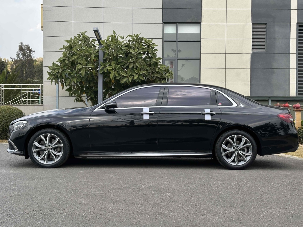奔馳 奔馳E級  2022款 改款 E 300 L 運(yùn)動(dòng)豪華型圖片