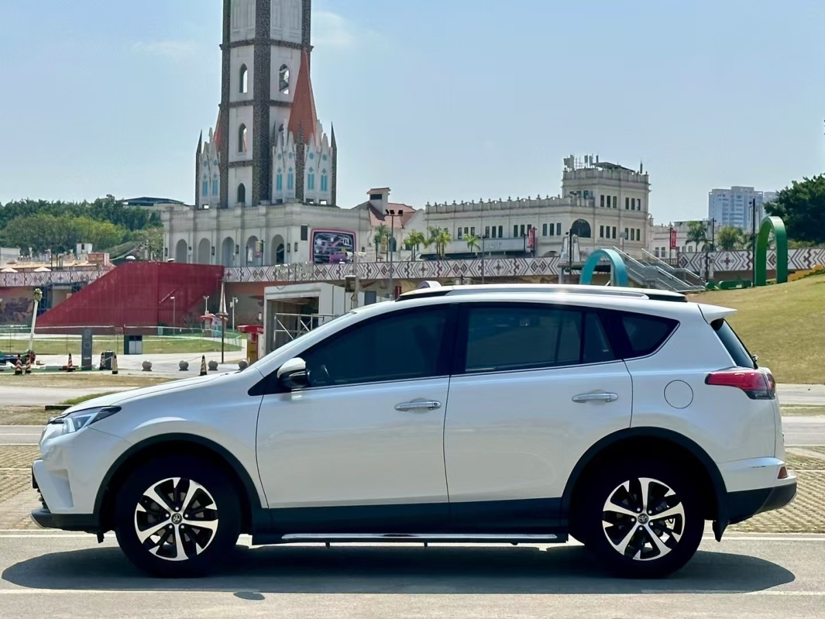 2018年1月豐田 RAV4  2016款 榮放 2.0L CVT兩驅(qū)智尚版