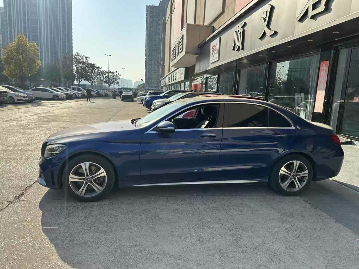 奔馳 奔馳A級(jí)  2019款  A 220 L 4MATIC 運(yùn)動(dòng)轎車圖片