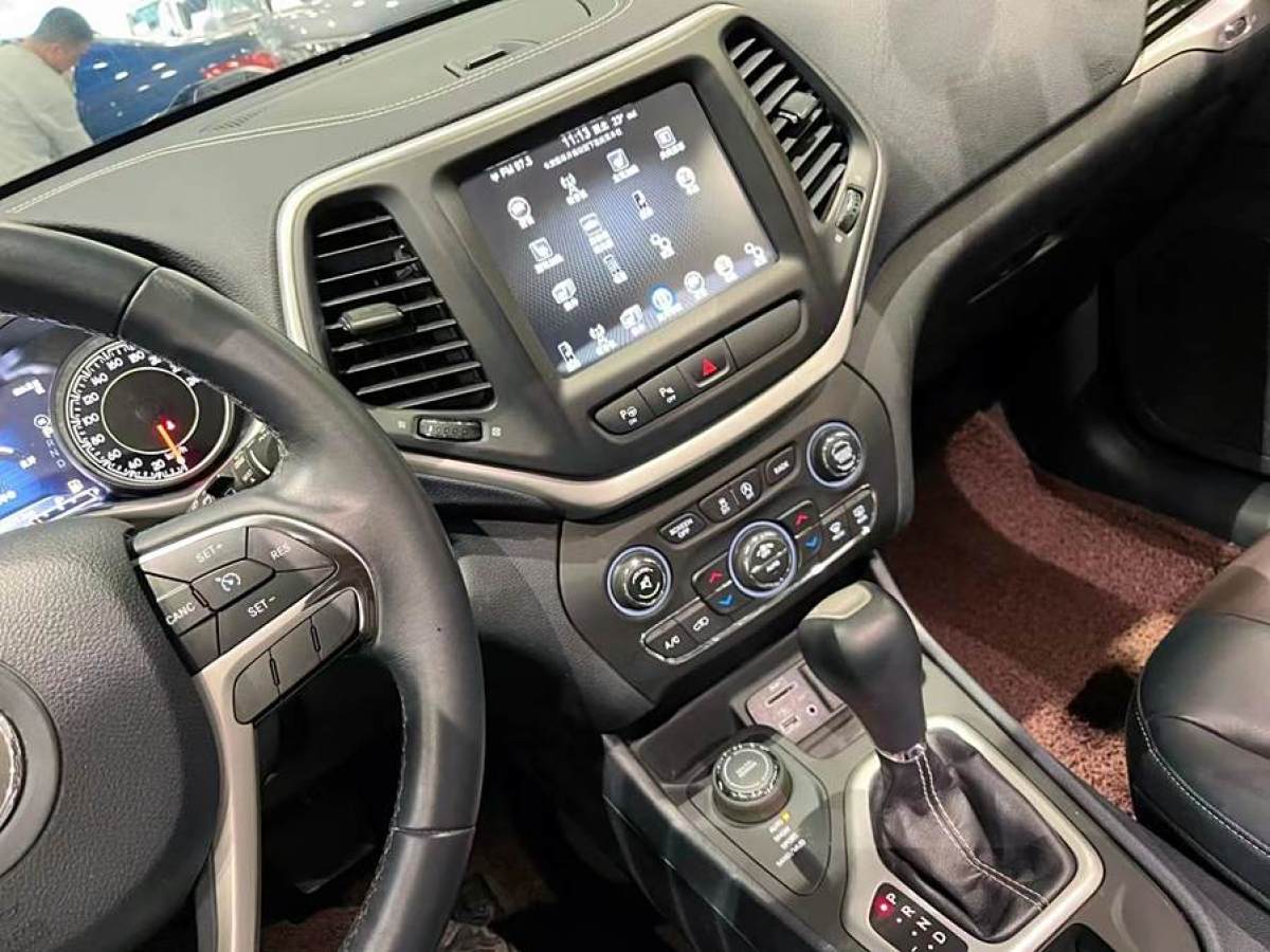 Jeep 自由光  2016款 2.0L 智能版图片