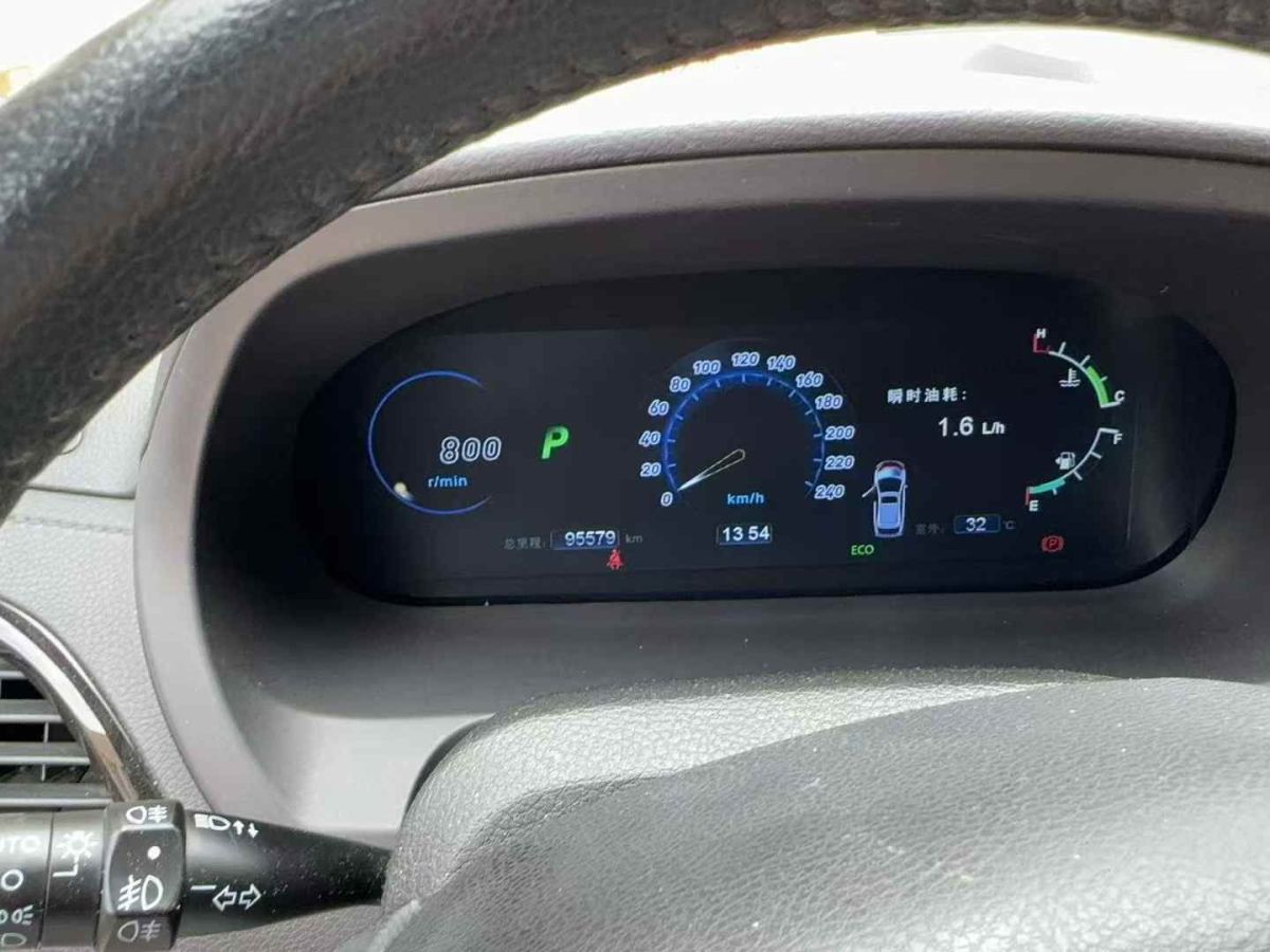 比亞迪 S7  2015款 1.5TI 升級(jí)版尊貴型圖片
