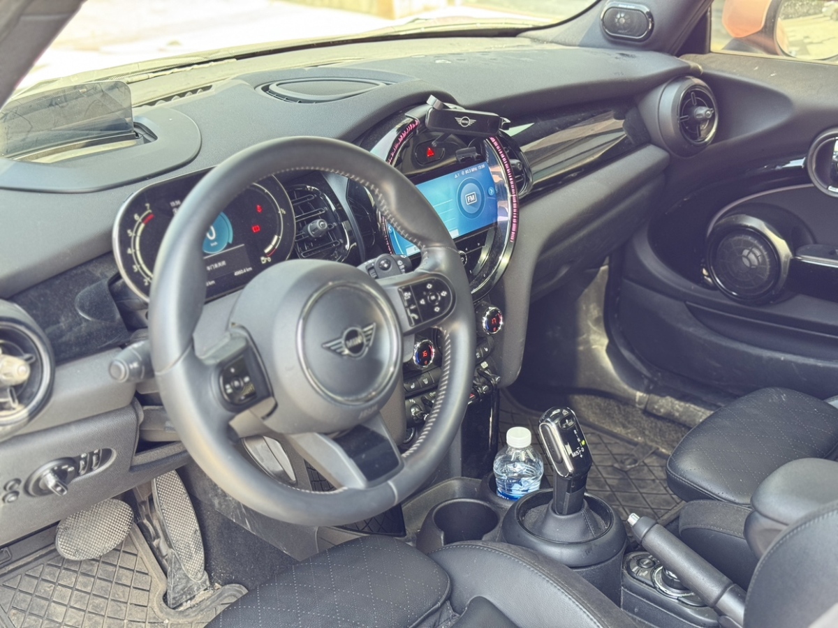 MINI MINI  2023款 2.0T COOPER S 藝術(shù)家圖片