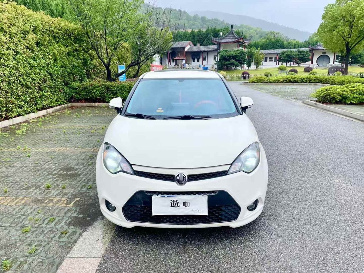現(xiàn)代 格越  2013款 2.2T 7座兩驅(qū)棕色內(nèi)飾旗艦版圖片