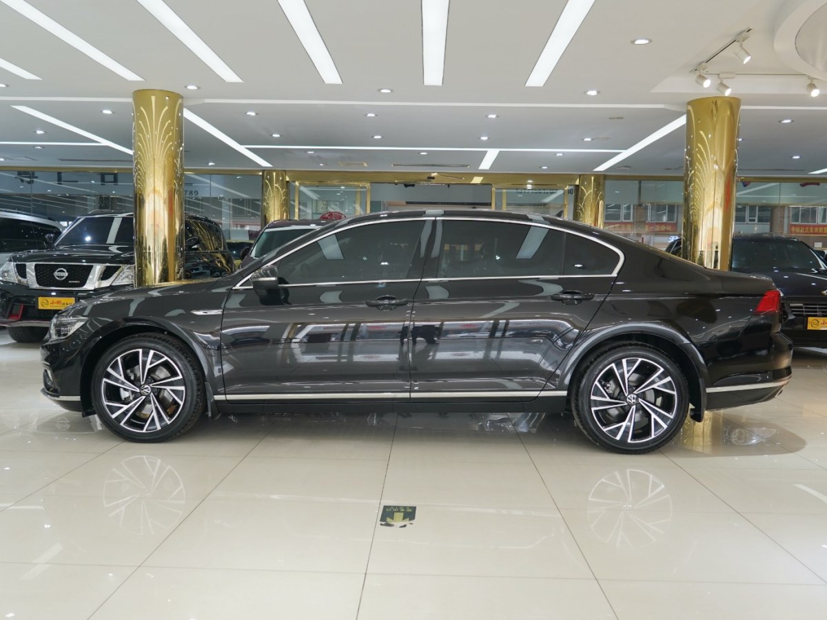 大众 迈腾  2021款 330TSI DSG 30周年纪念版图片