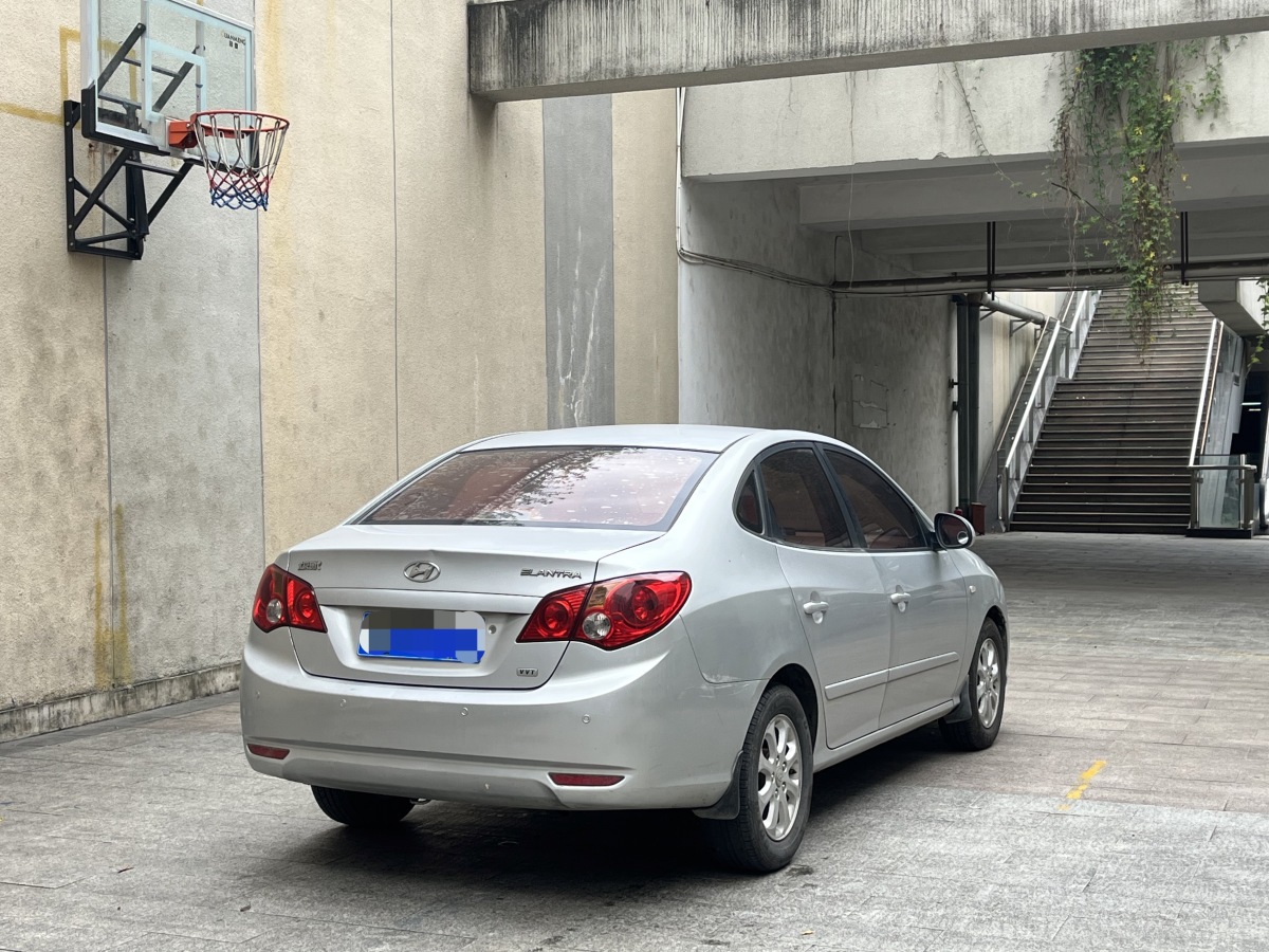 2009年2月現(xiàn)代 悅動  2011款 1.6L 手動豪華型