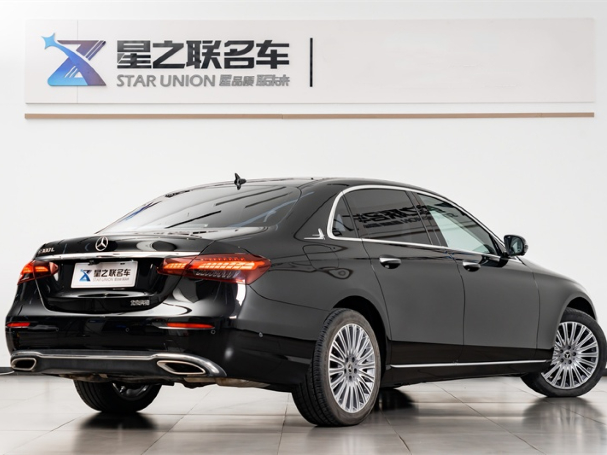 奔馳 奔馳E級(jí)  2022款 改款三 E 300 L 豪華型圖片