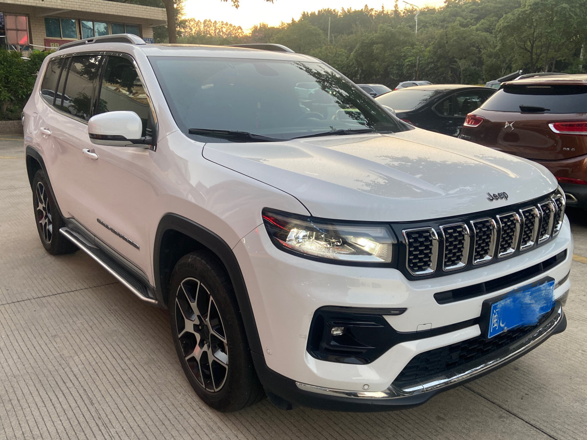 Jeep 大指揮官  2022款 2.0T 兩驅(qū)豪華版圖片