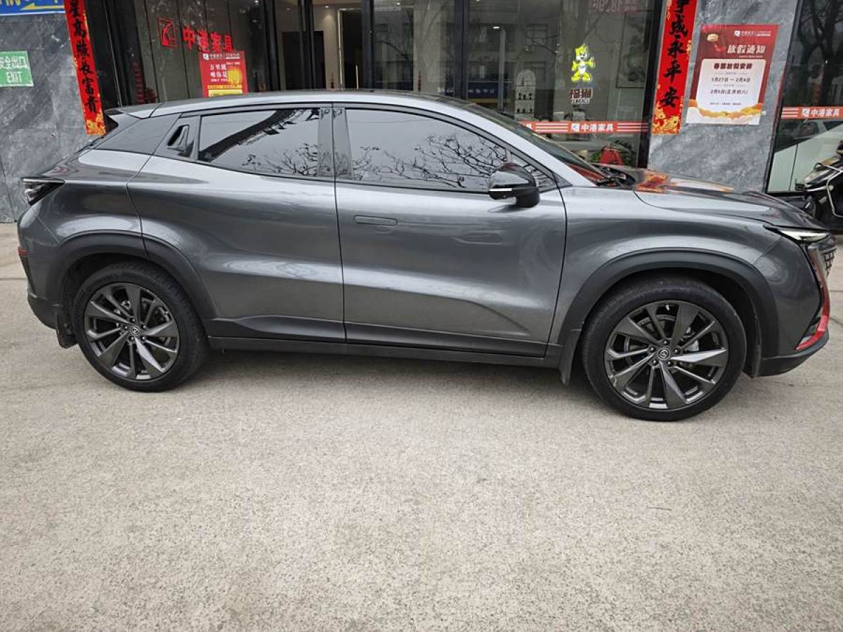 長(zhǎng)安 UNI-T  2020款 1.5T 尊貴型圖片