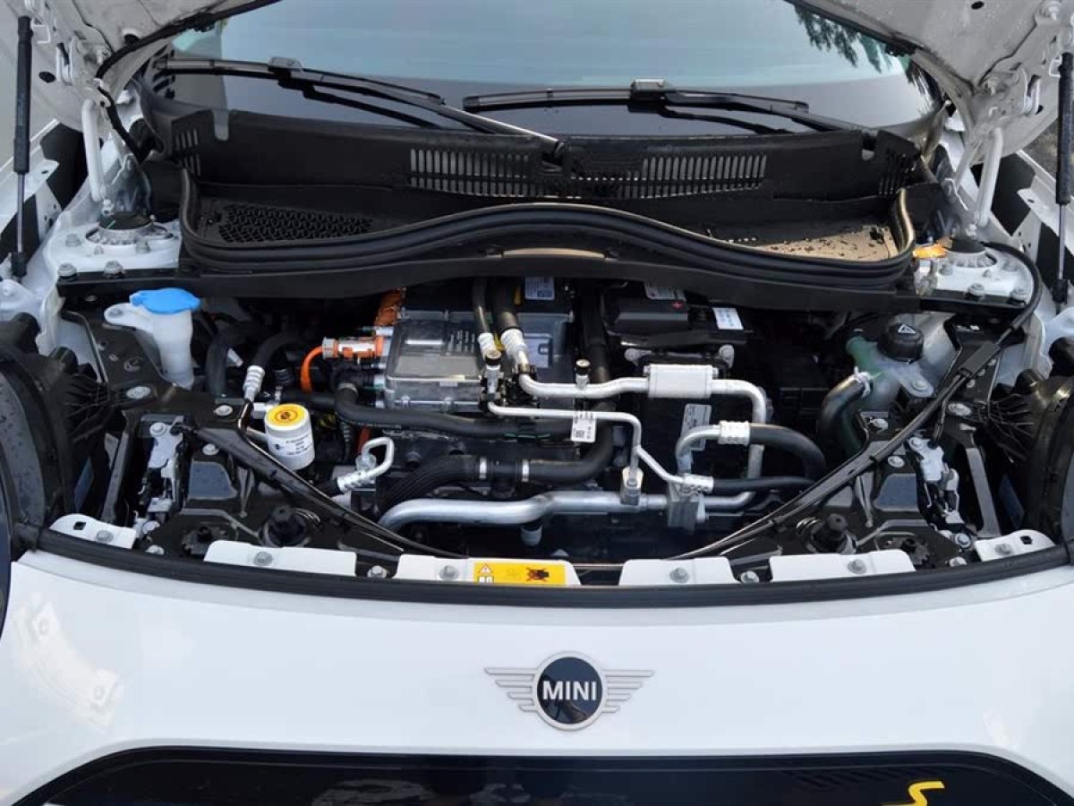 MINI 電動(dòng)MINI COOPER  2024款 456km COOPER E 經(jīng)典派圖片