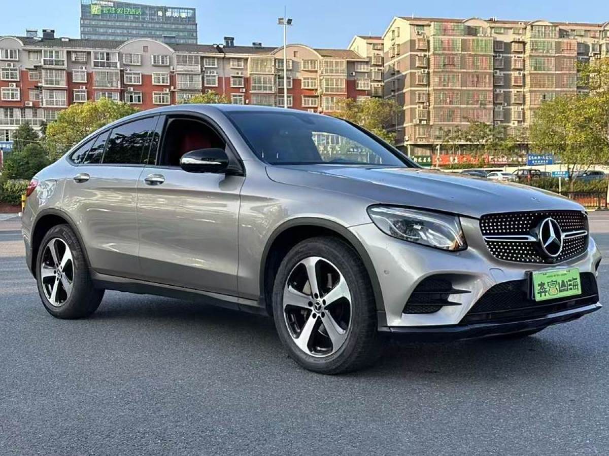 2019年4月奔馳 奔馳GLC  2023款 GLC 300 4MATIC 轎跑SUV