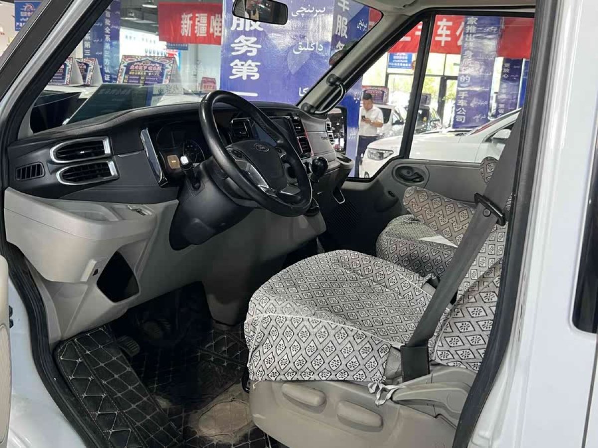 福特 新世代全順  2021款 2.2T手動(dòng)普通型客車Pro短軸11座中頂國(guó)VI圖片