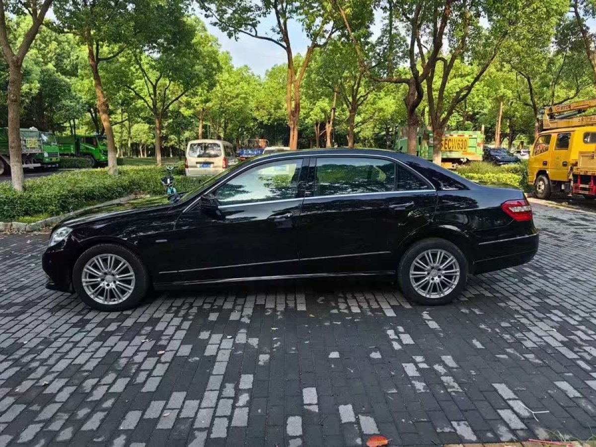 奔馳 奔馳E級  2011款 E 300 L 優(yōu)雅型圖片