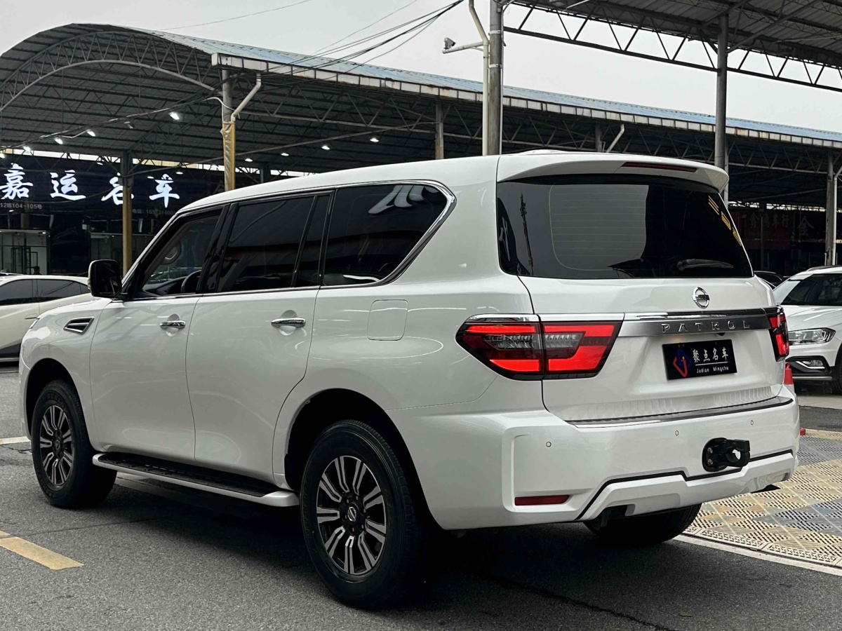 日產(chǎn) 途樂(lè)  2018款 4.0L 鉑金型圖片