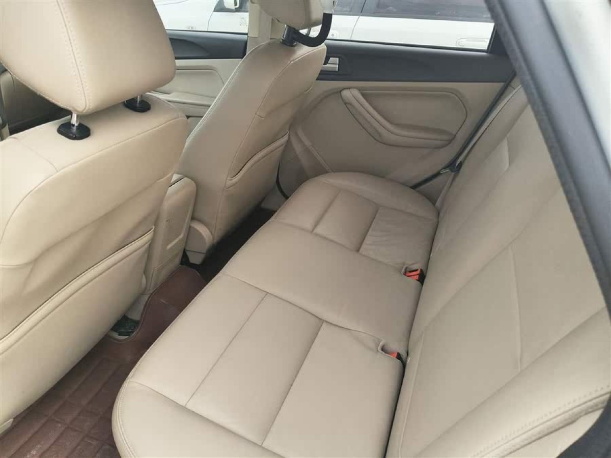 福特 ?？怂? 2013款 兩廂經(jīng)典 1.8L 自動(dòng)時(shí)尚型圖片