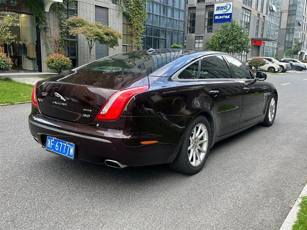 捷豹 XJ  2015款 XJL 3.0 SC 兩驅(qū)全景商務(wù)版圖片