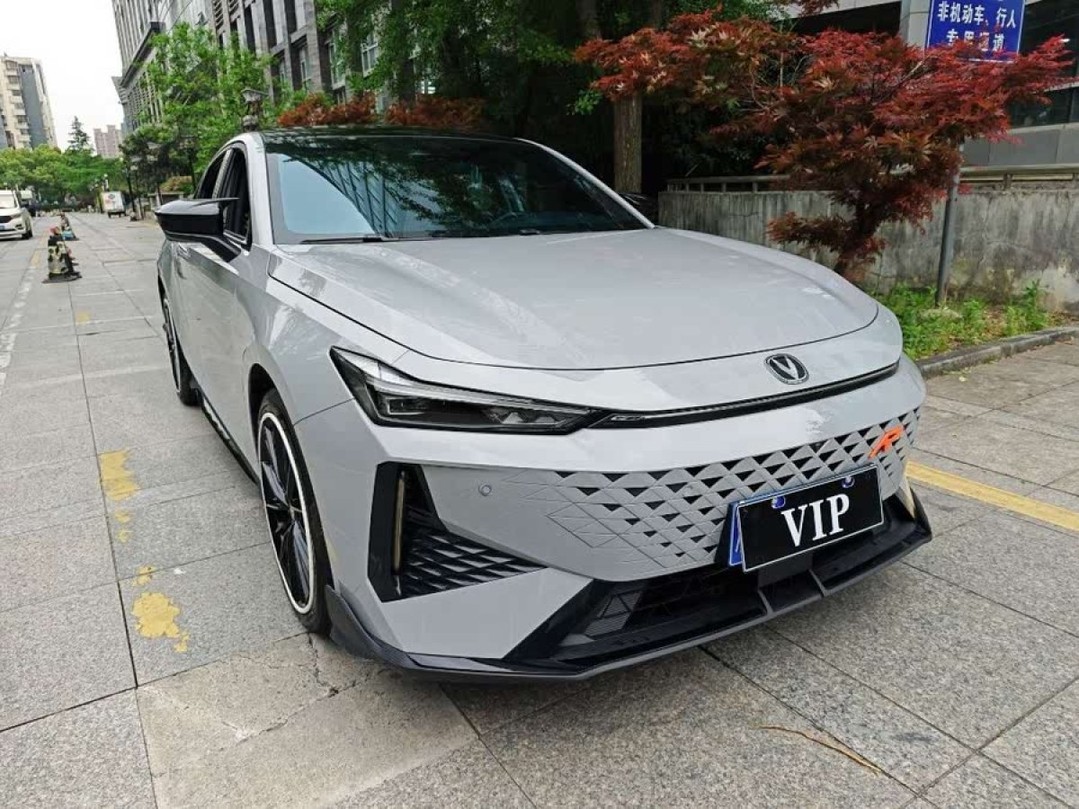 長安 長安UNI-V  2024款 1.5T 尊貴運(yùn)動型圖片