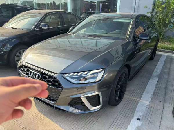 奥迪 奥迪A4L  2020款 45 TFSI quattro 臻选动感型