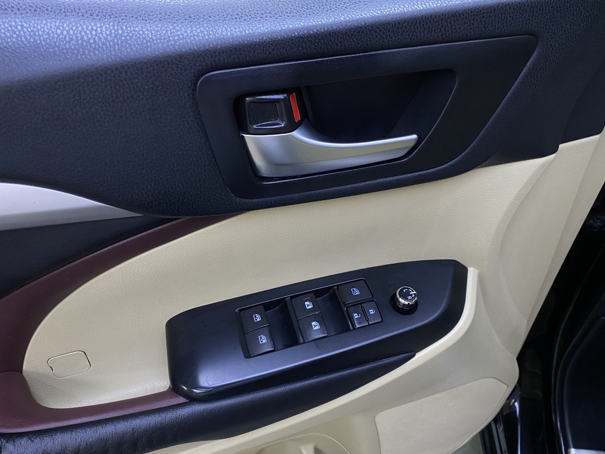 丰田 汉兰达  2015款 2.0T 四驱精英版 7座图片