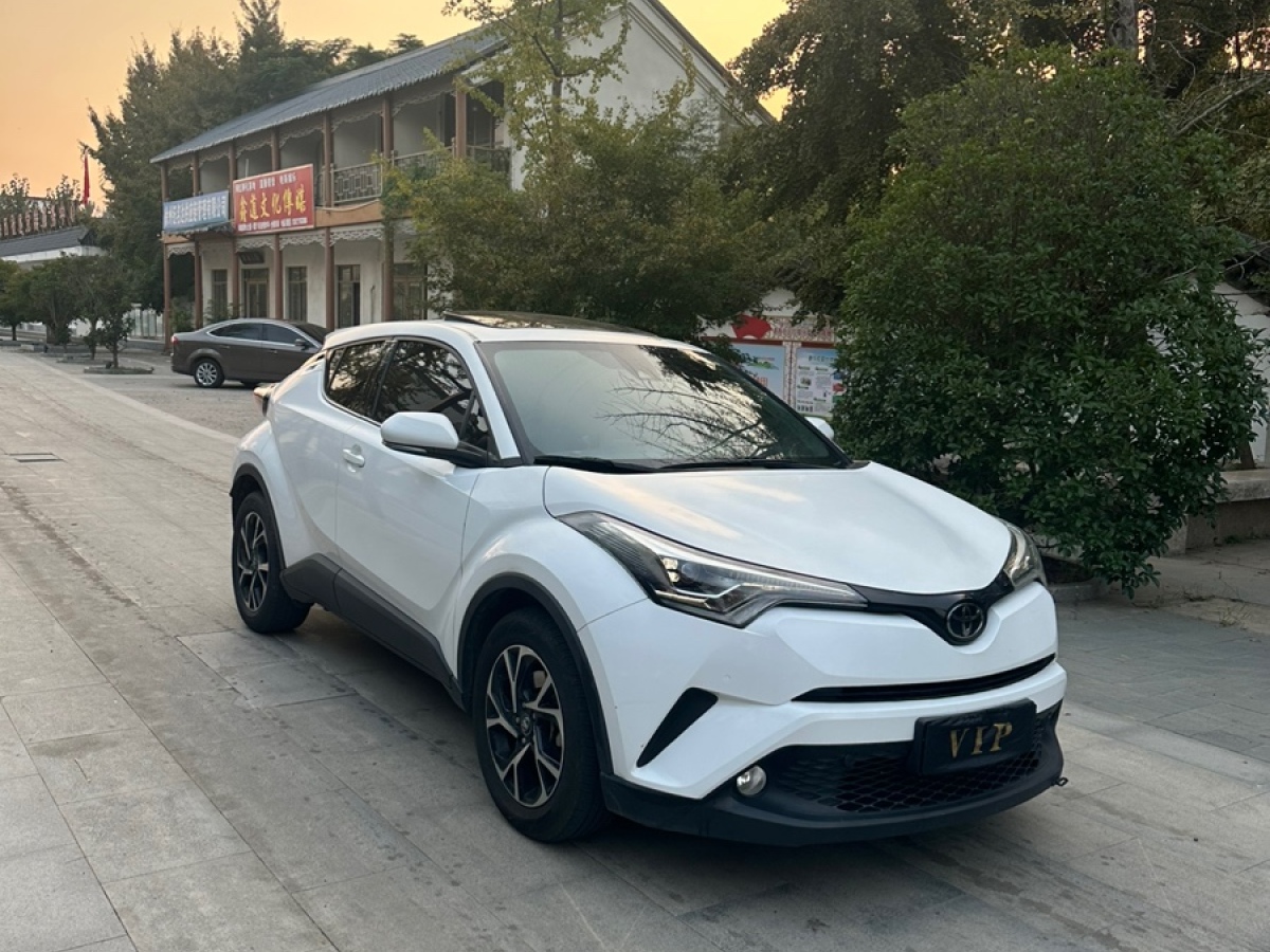 豐田 C-HR  2020款 2.0L 領(lǐng)先版圖片