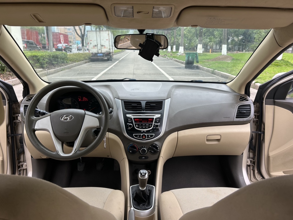 2012年8月现代 瑞纳  2010款 三厢 1.4L 手动舒适型GS